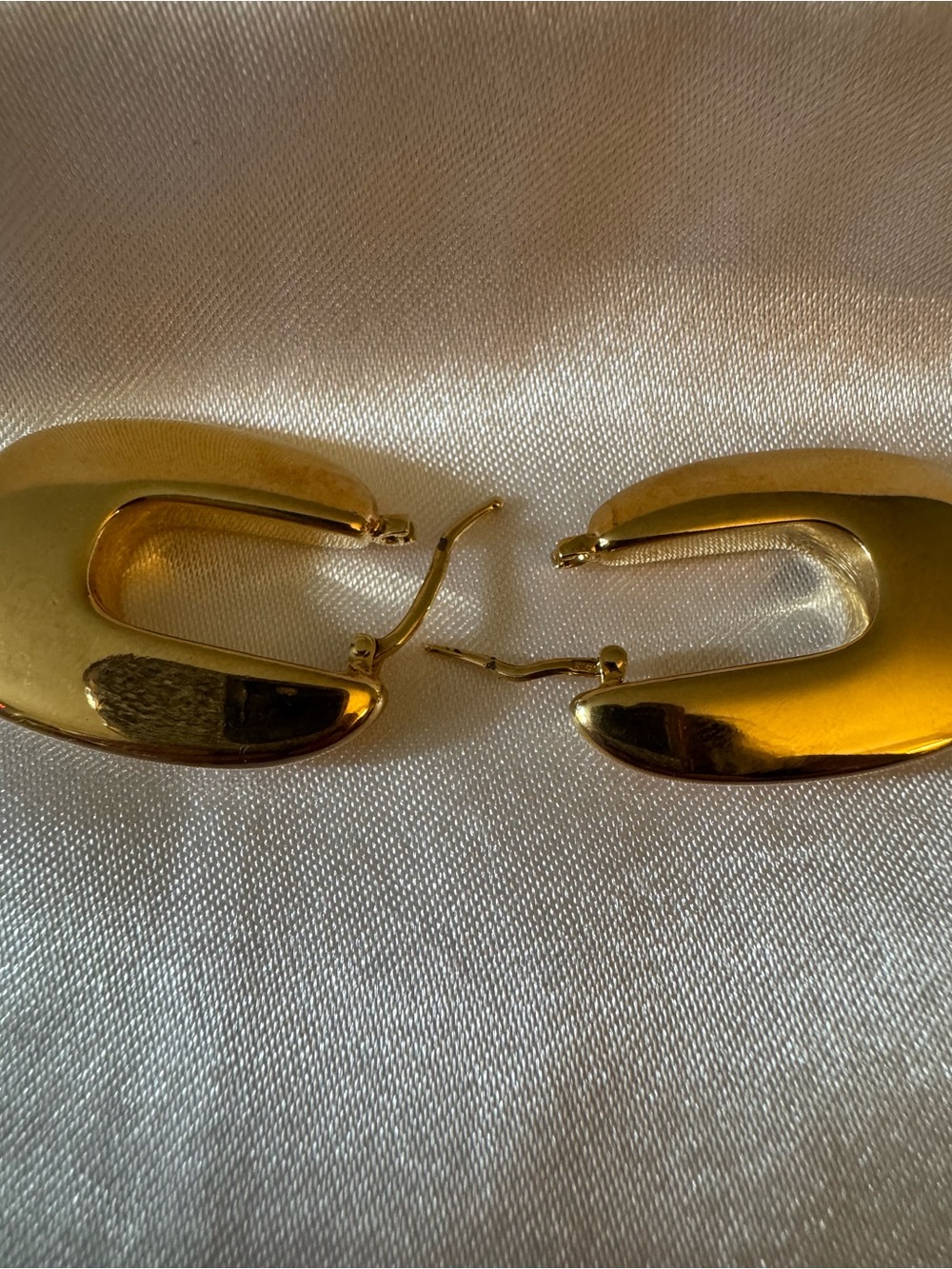 Ravena U-Profile Earrings by Aureus + Argent Gold-Plated | Banana Republic 1.25” - Picture 4 of 7